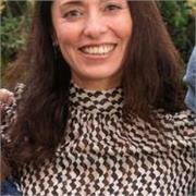 Profesora especializada en todas áreas científicas, principalmente biología, quimica y fisiología. Nivel escolar y universitario